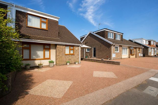 39, Meadow Crescent, Pontypridd photo 4