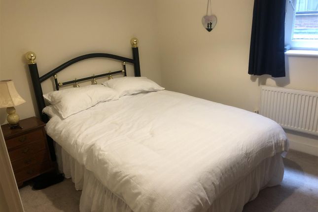 Flat to rent in Globe View, High Timber Street, London
