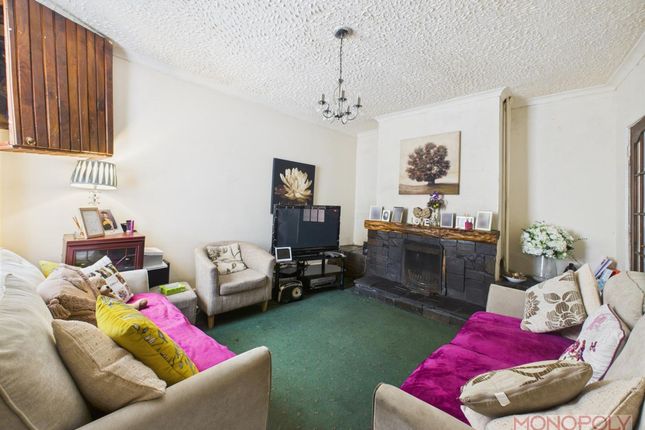 6 Woodland Grove, Wrexham photo 2