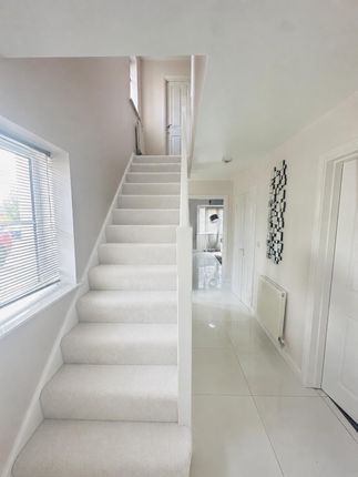 26, Sudbury Close, Romford photo 3
