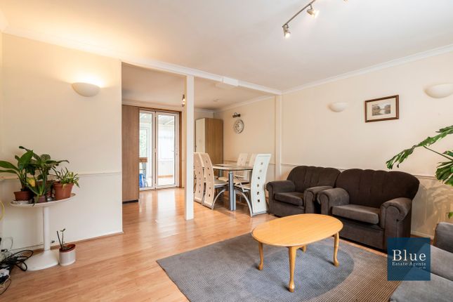 2, Cedar Road, Hounslow photo 2