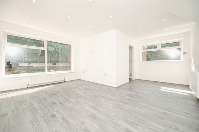 27, Blakedon Road, Wednesbury photo 4