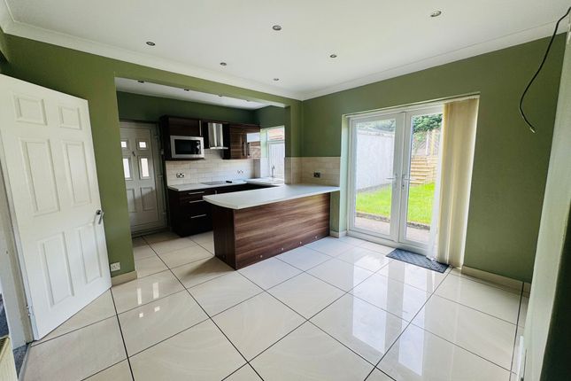 11, East View, LEEDS photo 2