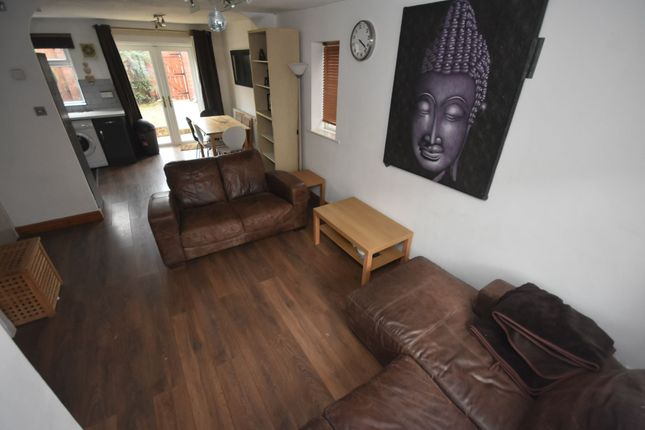 9 Yew Street, Hulme, Manchester photo 4