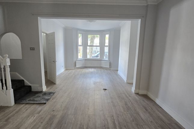 57, Mortimer Road, London photo 3