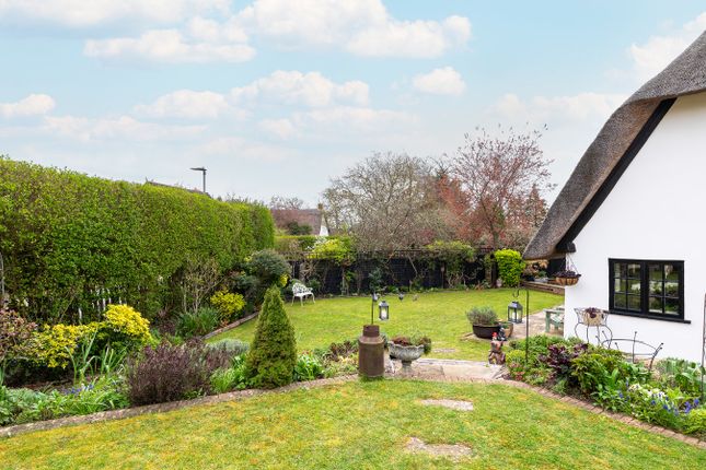 Lattice and Thatch, Village Road, Bromham, Bedfordshire photo 3