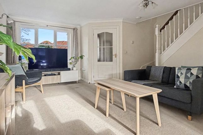 6, Green Croft, Farnham photo 2