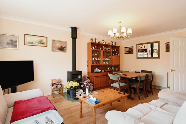 7, Meadow Close, Thetford photo 2