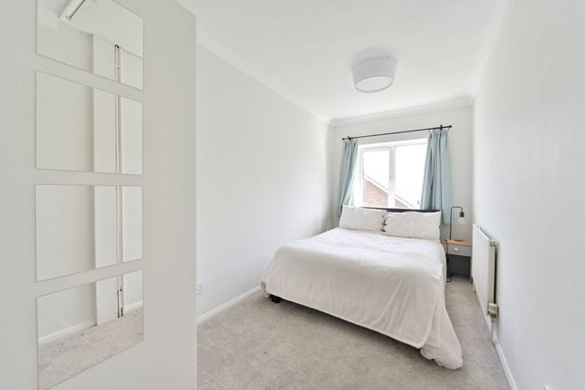 Flat for sale in Radcliffe Square, Putney, London