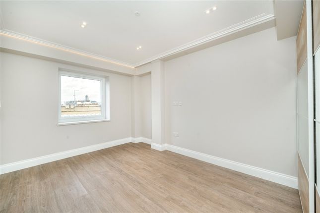 Flat for sale in Goldhawk Road, London