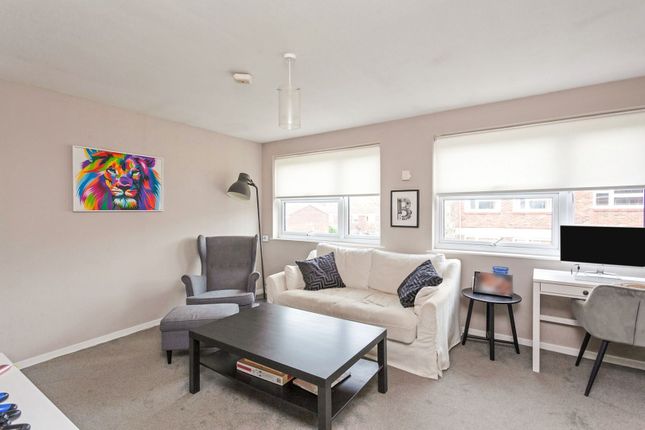 2 bed flat for sale in Larch Close, London SW12