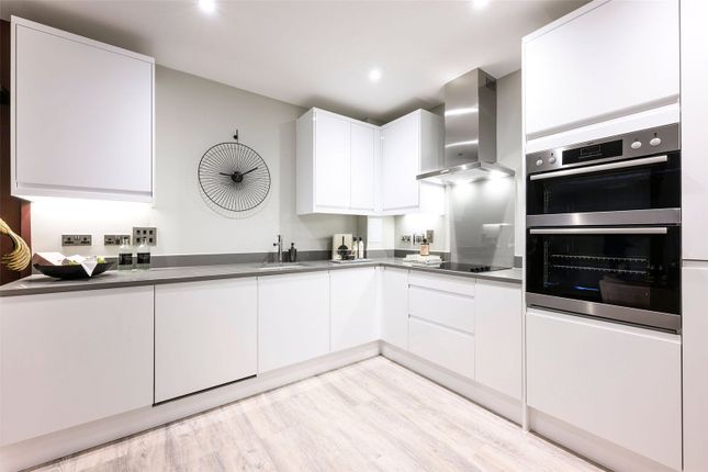 Flat for sale in Millbrook Square, Mill Hill, London