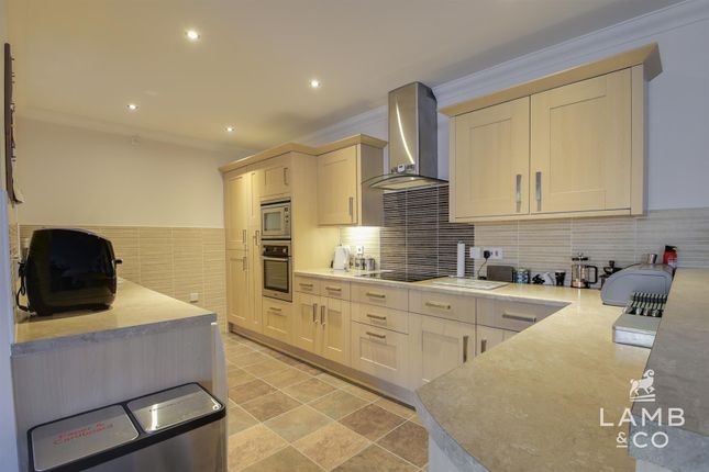 10, Highlands Grove, Clacton-On-Sea photo 2