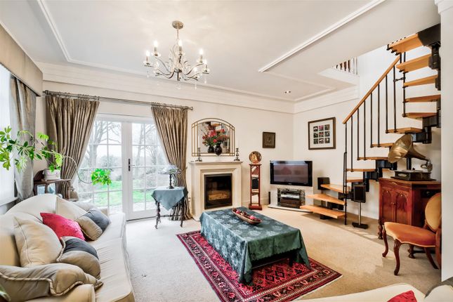 1 Burnt House, Pudding Lane, Chigwell photo 3