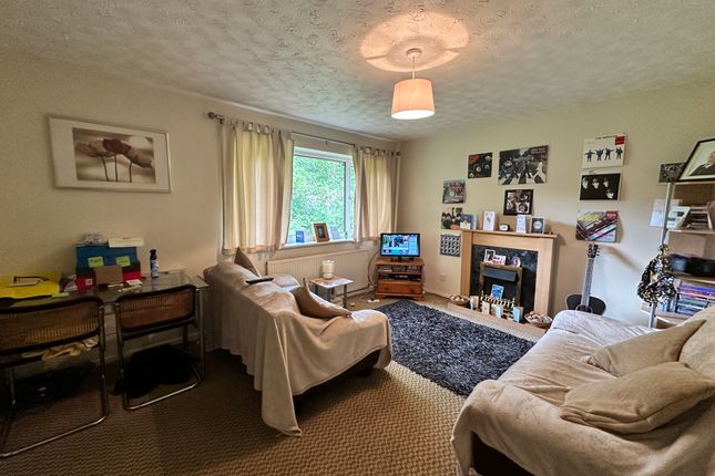 69, Dove Close, Warrington photo 5