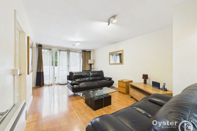 179 Daneglen Court London Road, Stanmore photo 2