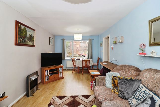 79, Springfield Crescent, Chesterfield photo 4