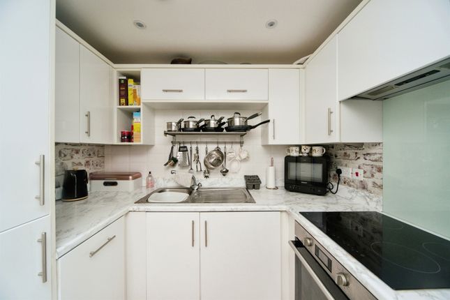 Flat for sale in Groombridge Avenue, Eastbourne