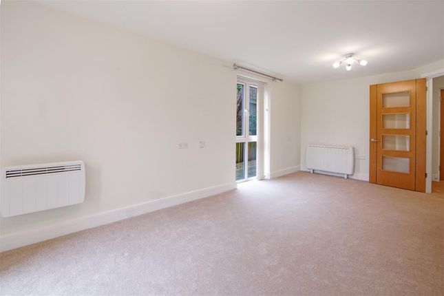 4 Eadhelm Court, Penlee Close, Edenbridge photo 4