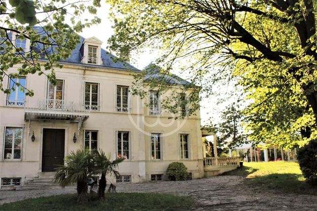 Property for sale in Surgeres, 17700, France, Poitou-Charentes, Surgères, 17700, France
