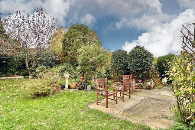 6, The Grove, Henlade - NO onward chain! photo 4
