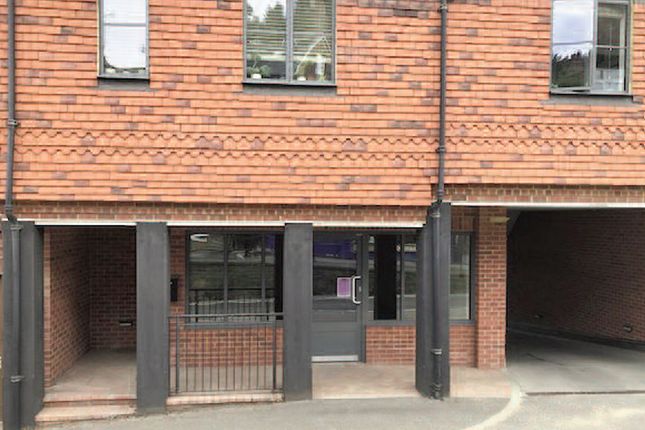 Retail premises to let in Lower Street, Haslemere