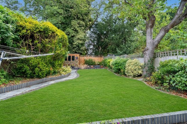 28 Carlisle Road, Sutton photo 4