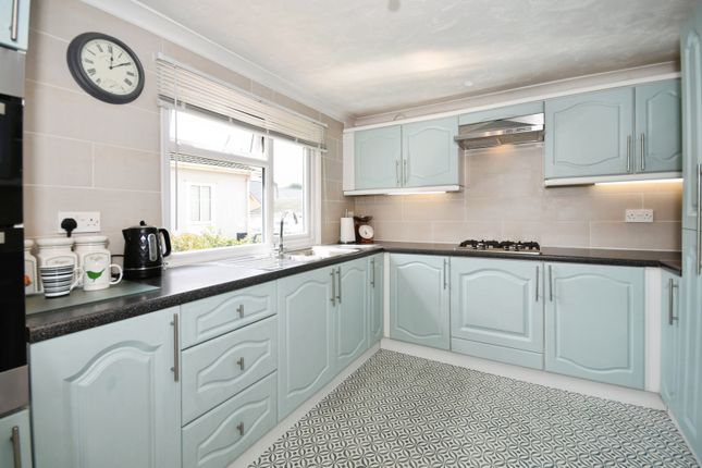 39, Poplar Drive, Chesterfield photo 2