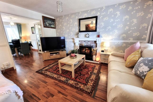 39 Churchfields, Barry photo 2