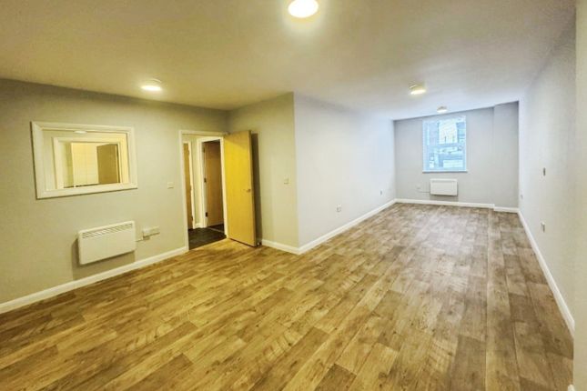 Flat 2, 5 Walters Yard, Bromley photo 2