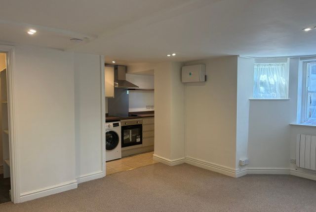 Flat 6 Exeleigh, 5, Western Road, Cheltenham photo 4