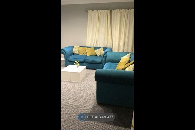 Flat, Madison Heights High Street, Hounslow photo 2