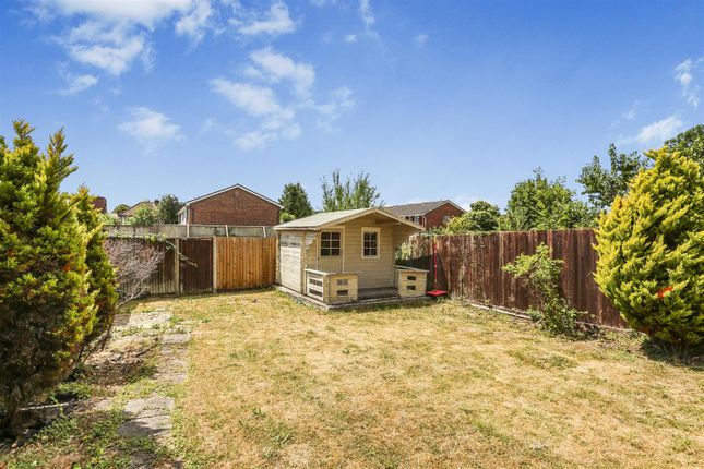 34, Elm Way, Worcester Park photo 4