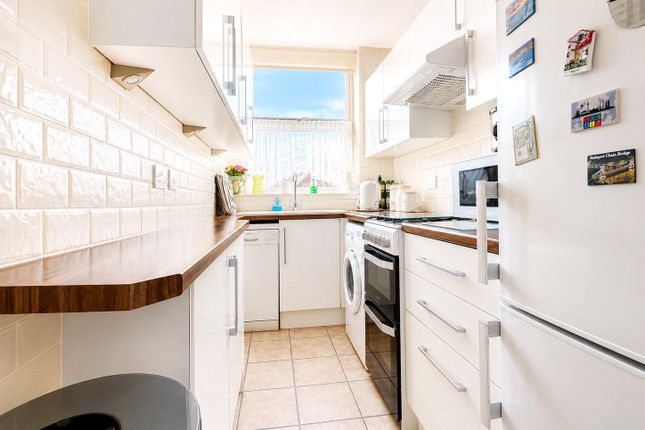 77, Churchdown, Bromley photo 3