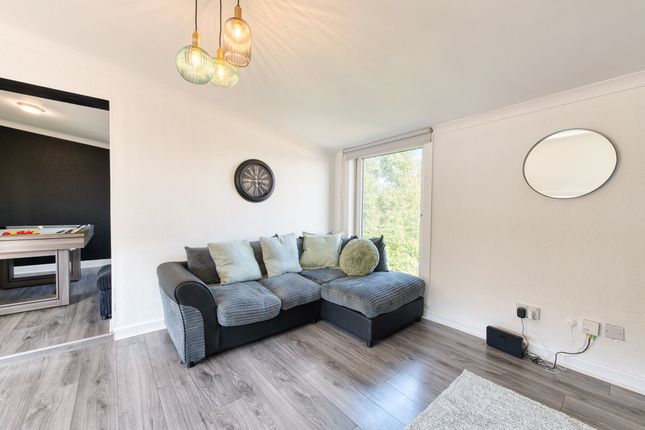 77 Whitelaw Drive, Bathgate photo 4