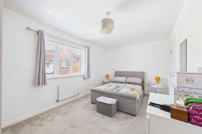 Flat 4, Florence House, 4 Lime Place, Peters Village, Rochester photo 4