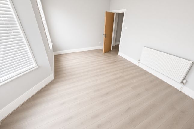 Flat C 22, Palmerston Cresent, London photo 2