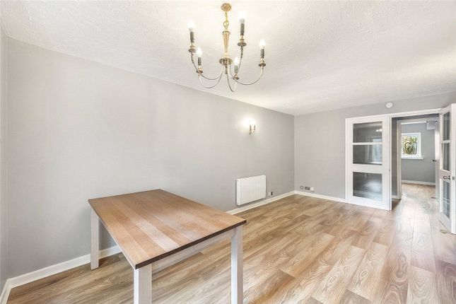 Flat to rent in St. Benedicts Close, London