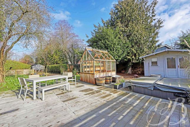 2 Cuba Cottages Maidenhead Court Park, Maidenhead photo 3