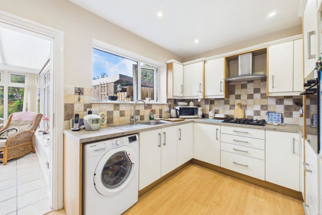 13, Ashwood Drive Gildersome, Morley, Leeds photo 2