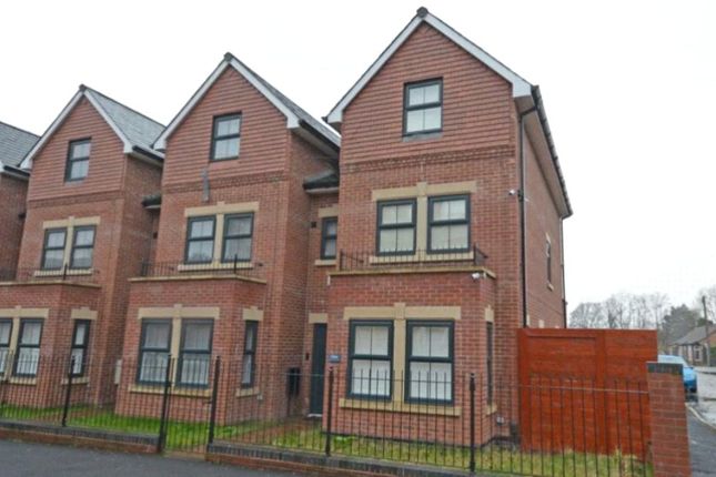 Semi-detached house to rent in Ashton Under Lyne, Manchester, Lancashire