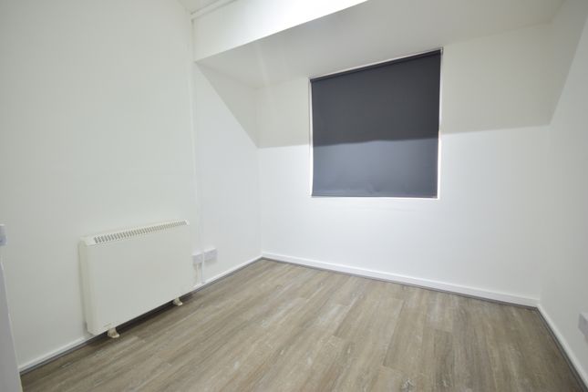 Flat to rent in Upper Street South, New Ash Green, Longfield