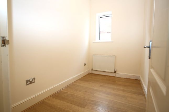 Flat for sale in Portsmouth Road, Woolston, Southampton, Hampshire