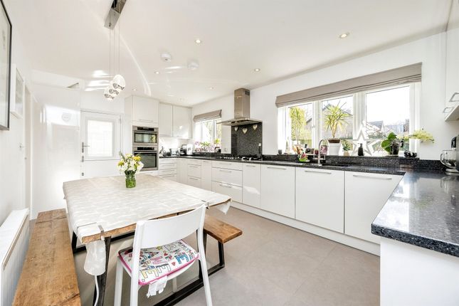 64, Bryants Acre, Aylesbury photo 5