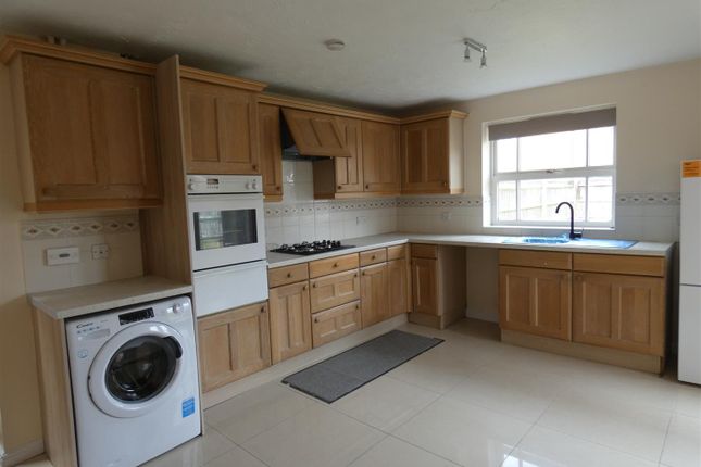 68, Moor Furlong, Slough photo 5
