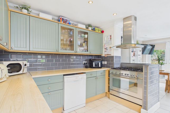 10 Kenilworth Road, Barry photo 4