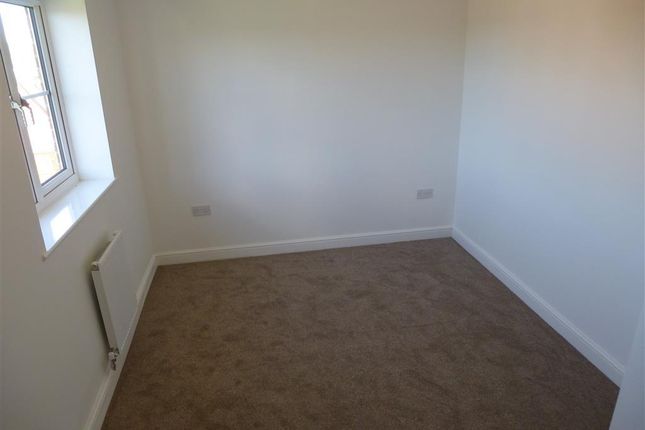 66, Savile Road, CASTLEFORD photo 5