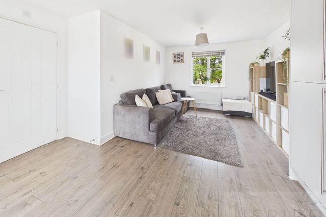 4 Opal House Daffodil Crescent, Crawley photo 3