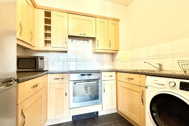 89, Kelvin Gate, Bracknell photo 3