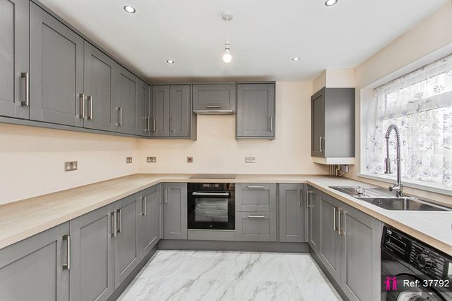 89, Picketts Avenue, Leigh-on-Sea photo 4